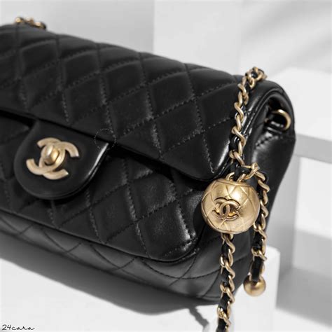 chanel handtaschen kettenhenkel|Chanel lambskin bag.